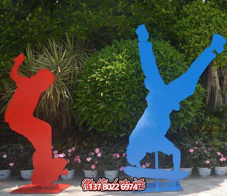 不銹鋼滑板雕塑，挑戰高難度運動