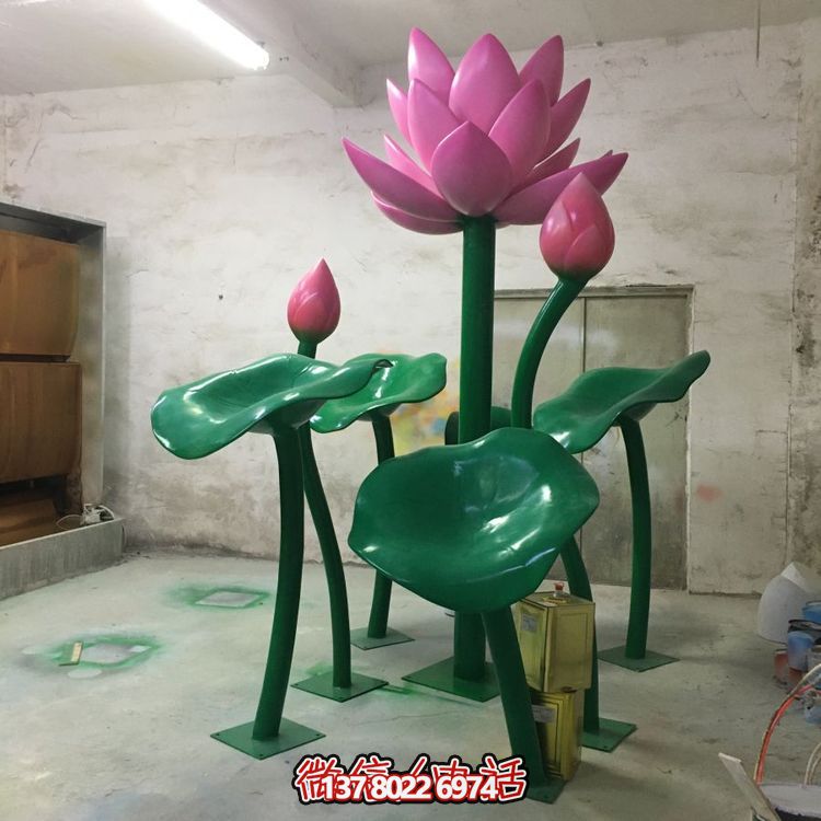 大型不銹鋼彩繪蓮花擺件，為游樂場、商場、戶外公園增色