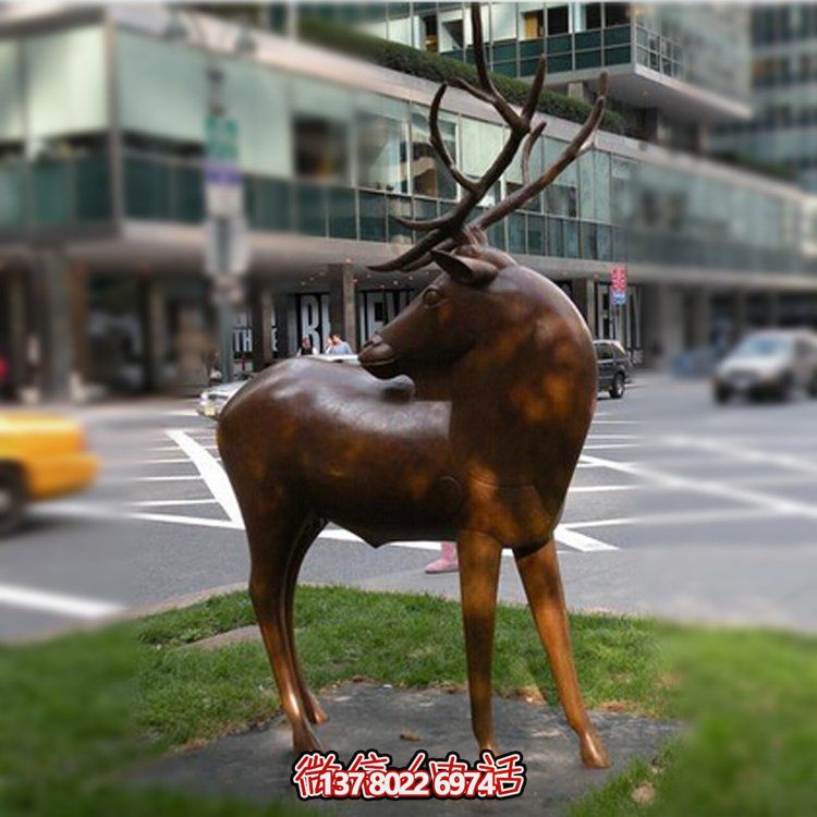 精美雕塑，梅花鹿點(diǎn)綴戶(hù)外廣場(chǎng)