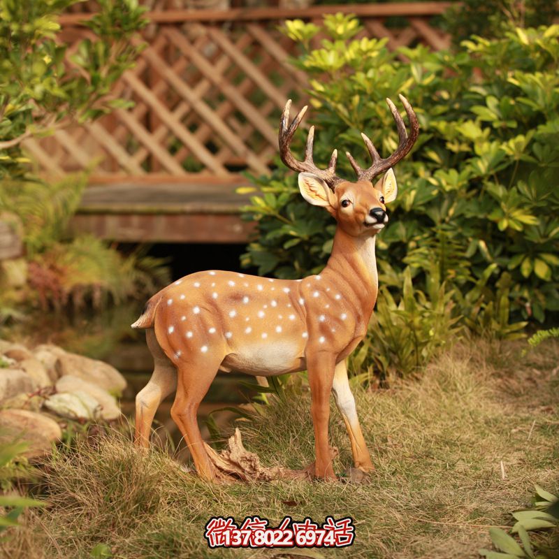 玻璃鋼彩繪梅花鹿雕塑，為庭院增添創(chuàng)意生活