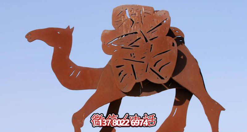 不銹鋼駱駝剪紙雕塑，點(diǎn)綴街道邊行走