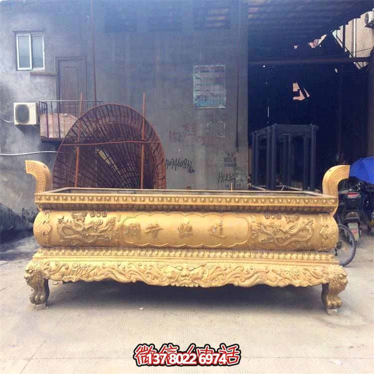 平口鍍金仿古香爐，為寺廟和戶外添彩