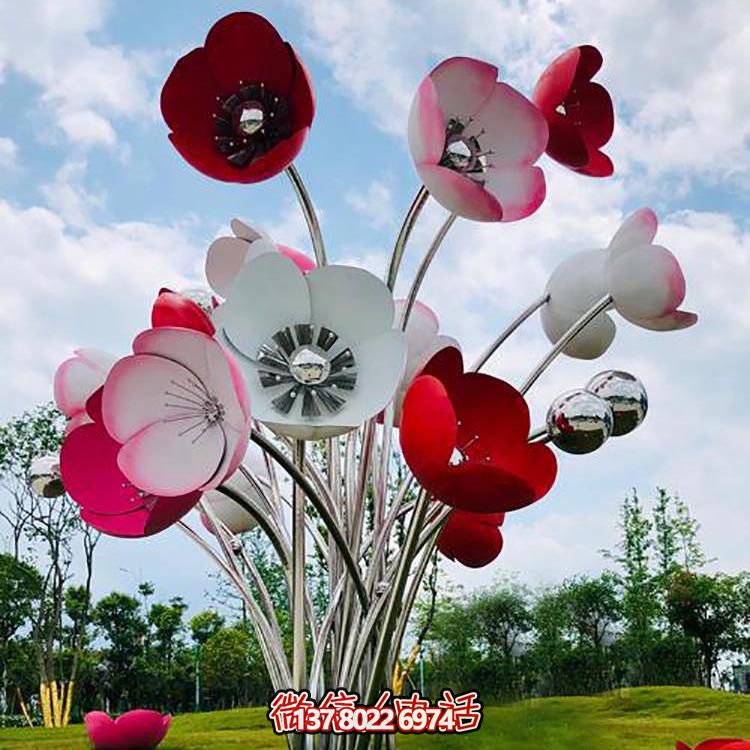 不銹鋼彩繪大型花朵雕塑，為景區(qū)廣場增添色彩