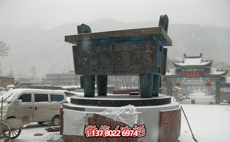 大型仿古青銅雕塑，營造獨特的戶外景觀