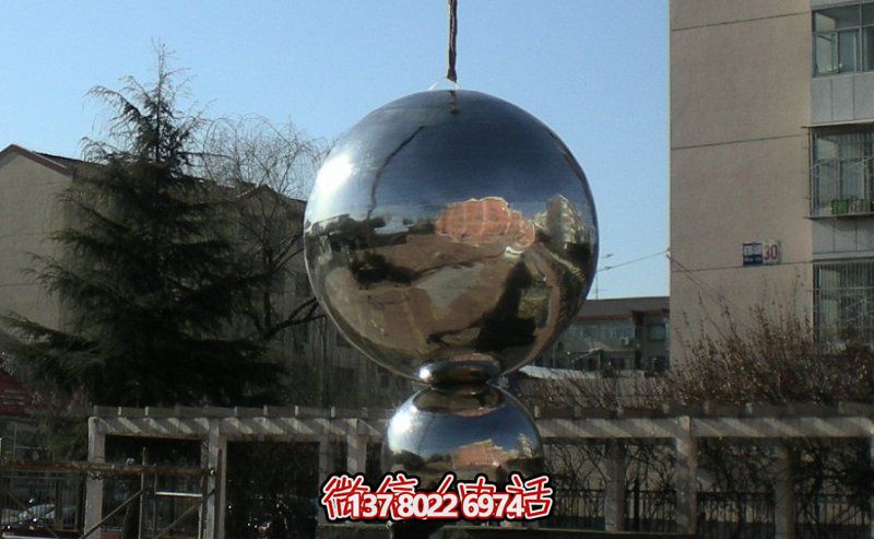 不銹鋼球體雕塑，鏡面反光，室外裝點美化