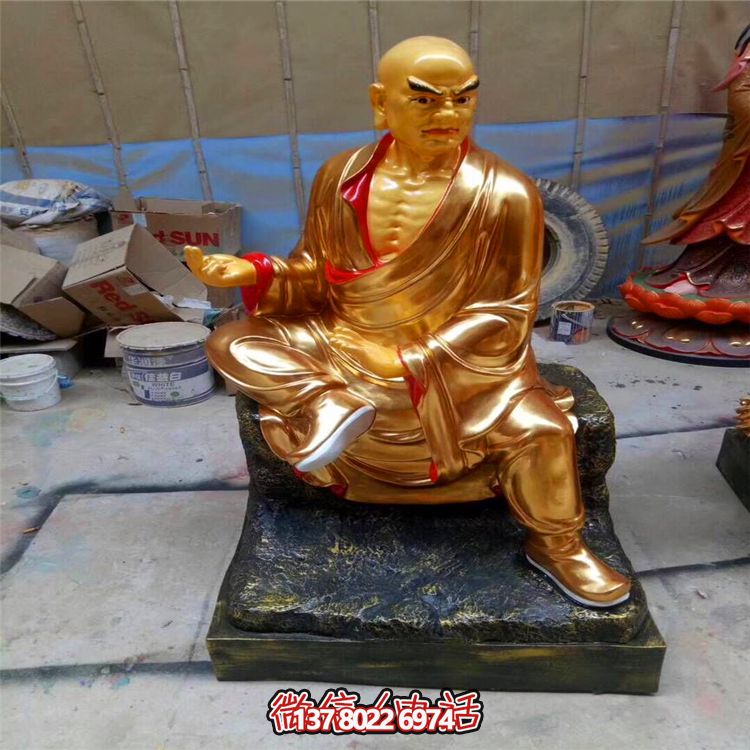 噴金烤漆菩薩雕塑，擁有古老神秘的十八羅漢美學