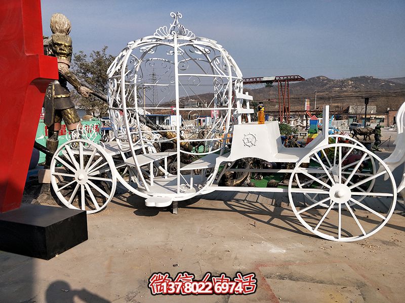 絢麗多彩的不銹鋼馬車雕塑 絢麗多彩的不銹鋼馬車雕塑