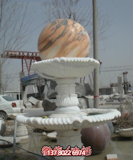 公園完美融合大理石、風(fēng)水球、噴泉和雕塑的美景 公園完美融合大理石、風(fēng)水球、噴泉和雕塑的美景