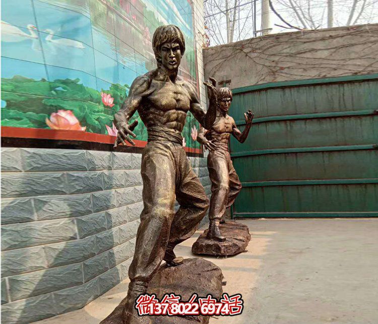 “李小龍雕塑從電影院到廣場(chǎng)，功夫明星永存”