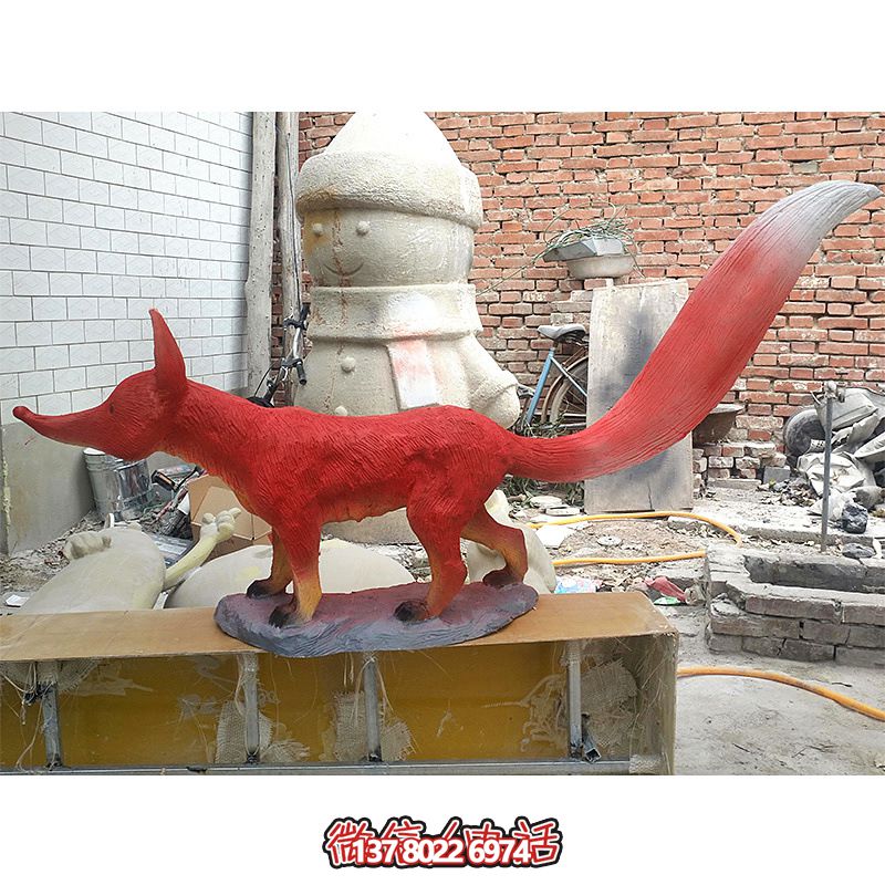 公園紅色玻璃鋼爬行的狐貍雕塑 公園紅色玻璃鋼爬行的狐貍雕塑