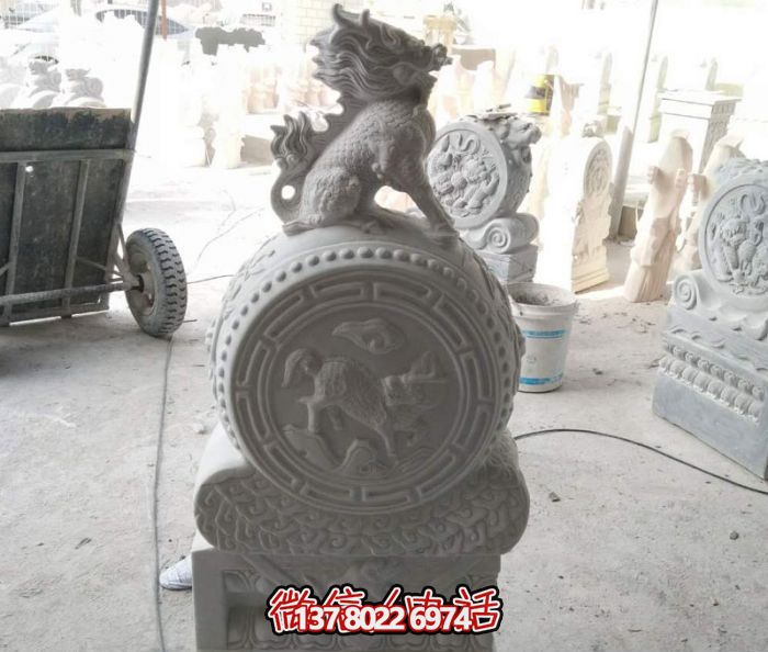 酒店門口創意石雕抱鼓石上面的麒麟雕塑 酒店門口創意石雕抱鼓石上面的麒麟雕塑