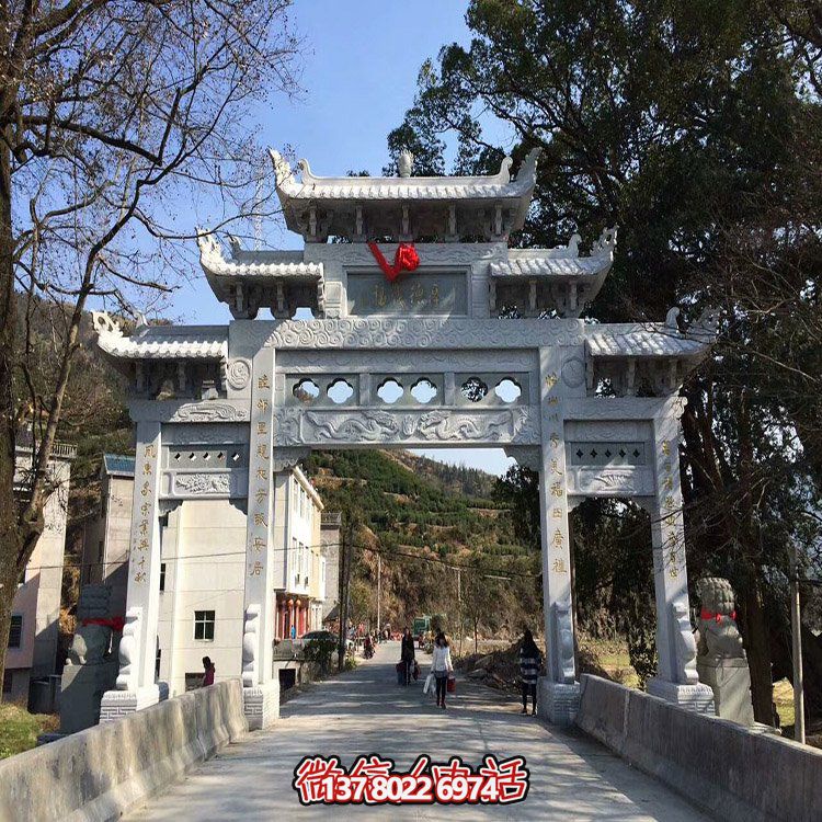 村口石牌坊，三間四柱石雕牌樓