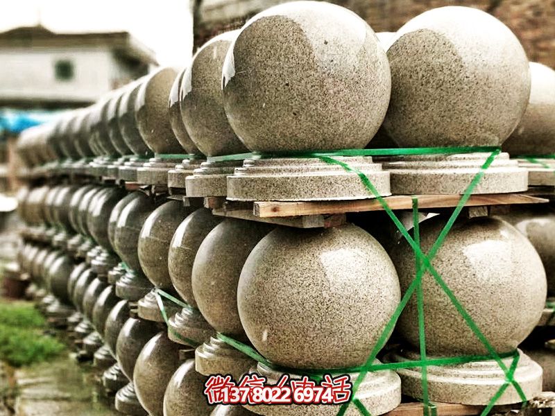 動(dòng)物園門(mén)口擺放球形花崗巖攔車(chē)石雕塑 動(dòng)物園門(mén)口擺放球形花崗巖攔車(chē)石雕塑